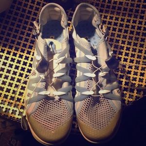 Salomon athletic/canyoneering/water shoeNEVER WORN